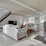 With Shower And Fireplace Дом отдыха
