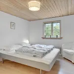 Дом отдыха With Shower And Fireplace