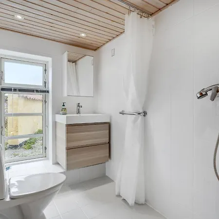 Dom wakacyjny With Shower And Fireplace Vejby