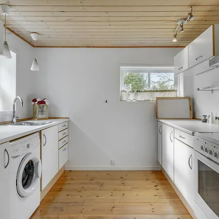 Dom wakacyjny With Shower And Fireplace Vejby