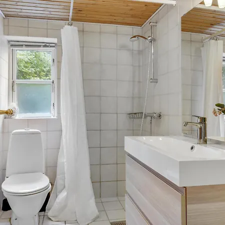 Dom wakacyjny With Shower And Fireplace